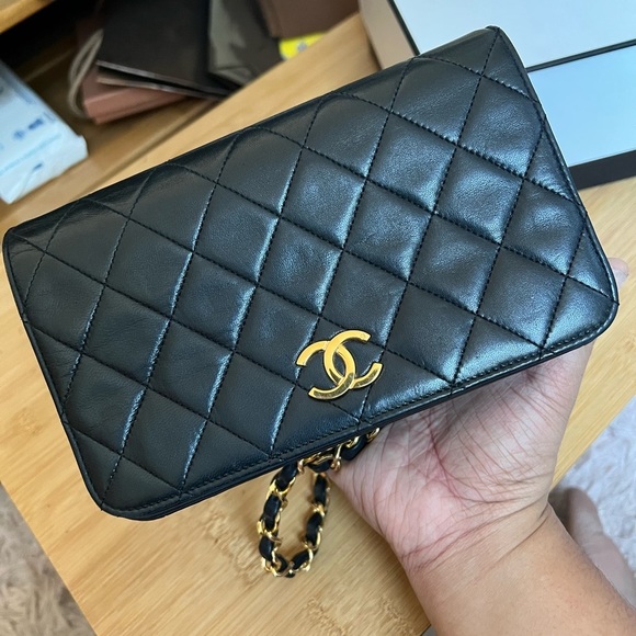 CHANEL Handbags - 𝅺CHANEL Single Chain Classic Quilted Flap Black Lambskin 24K GHW SN 2021033